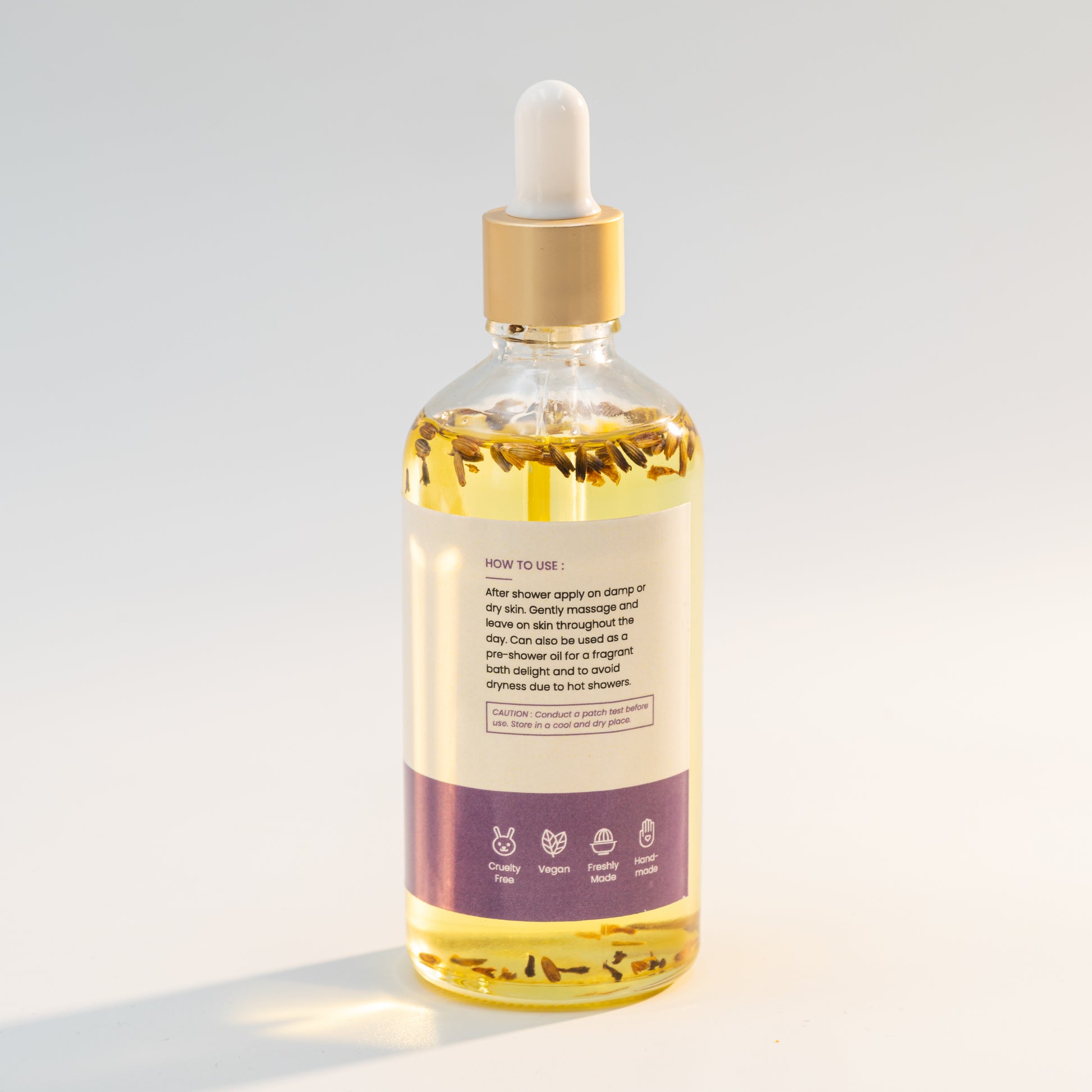 After a shower, the lavender-scented Linen Water Lavender Body Oil soothes the skin, keeps moisture, and promotes relaxation.  This all-natural, fragrant body oil provides a calming skincare experience by nourishing dry skin and leaving it smooth, soft, and subtly scented.