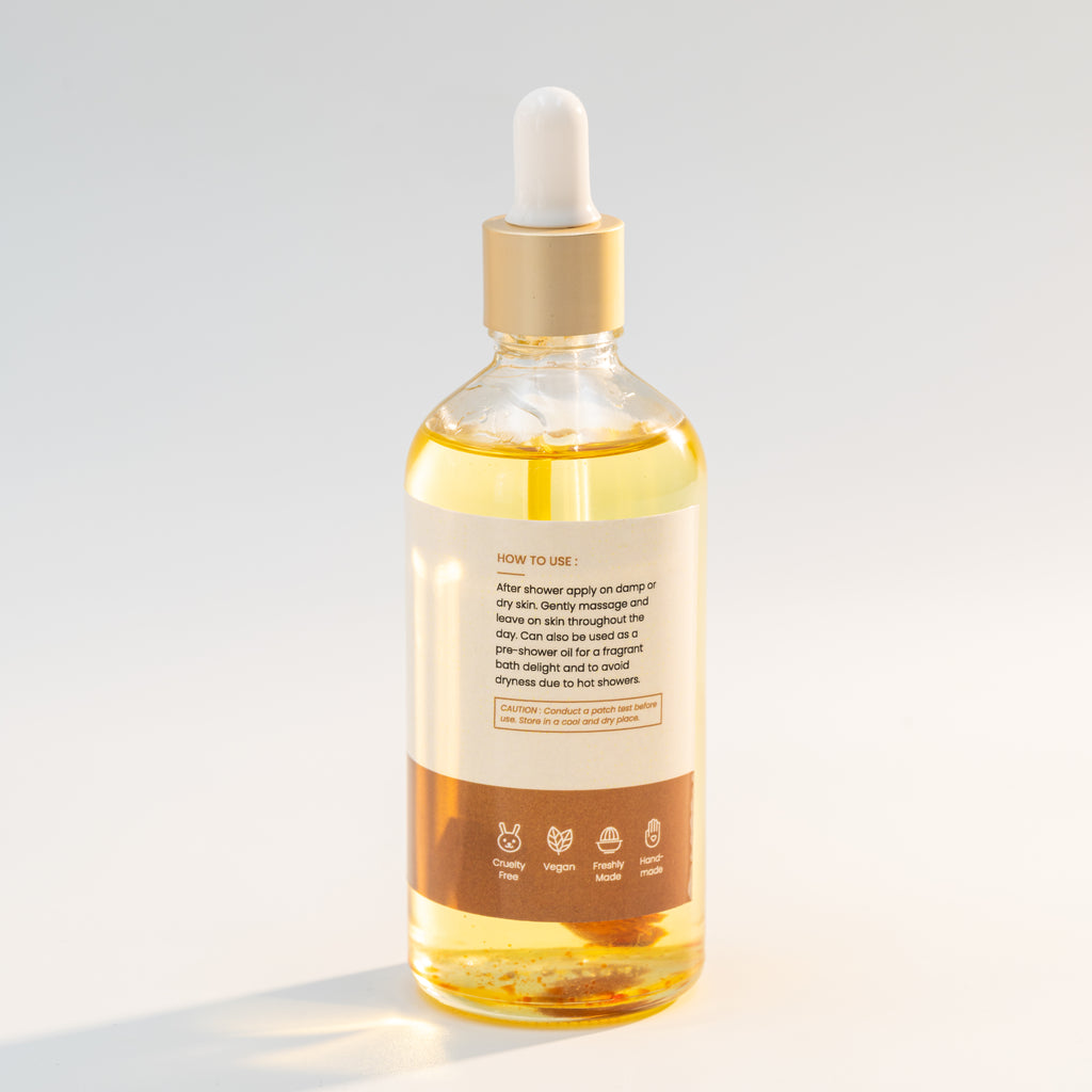 In addition to nourishing and moisturizing the skin, Linen Water Natural Oudh Body Oil also improves texture, relieves dryness, and leaves a lingering, soothing oudh scent.  This opulent body oil with natural oudh extract provides a deeply moisturizing and fragrant skincare experience while enhancing skin softness and radiance.