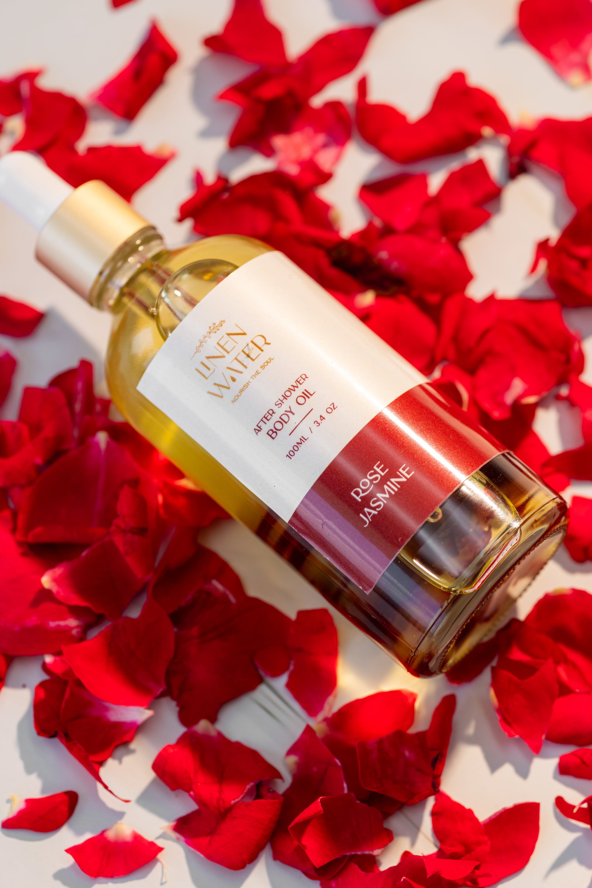 This rich body oil, that mixes natural herbs with rose and jasmine to deeply nourish and enhance your skin's natural glow, is finished with a sleek gold cap for an elegant look.
