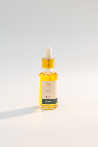 When used to a bright surface, Linen Water's natural Rosehip Skin & Hair Oil provides hydration, strength, and shine while restoring damaged hair and dull skin for a naturally glowing, healthy look.