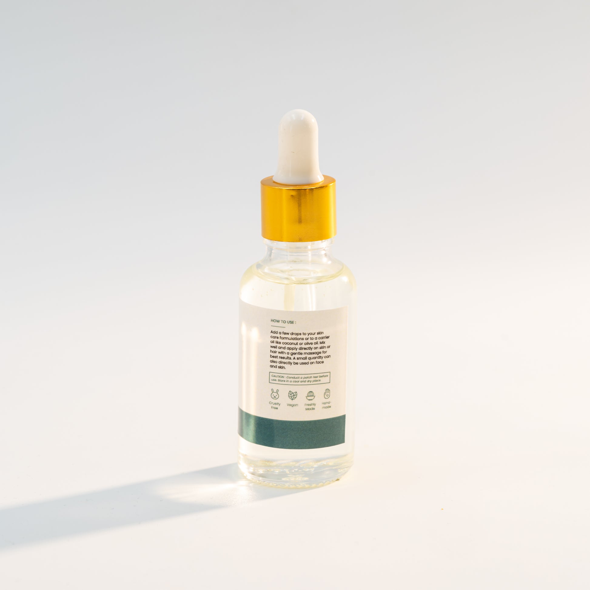 For a smooth and glowing appearance, use Linen Water Vitamin E Serum, which deeply nourishes skin, improves hydration, and brings back its natural glow.