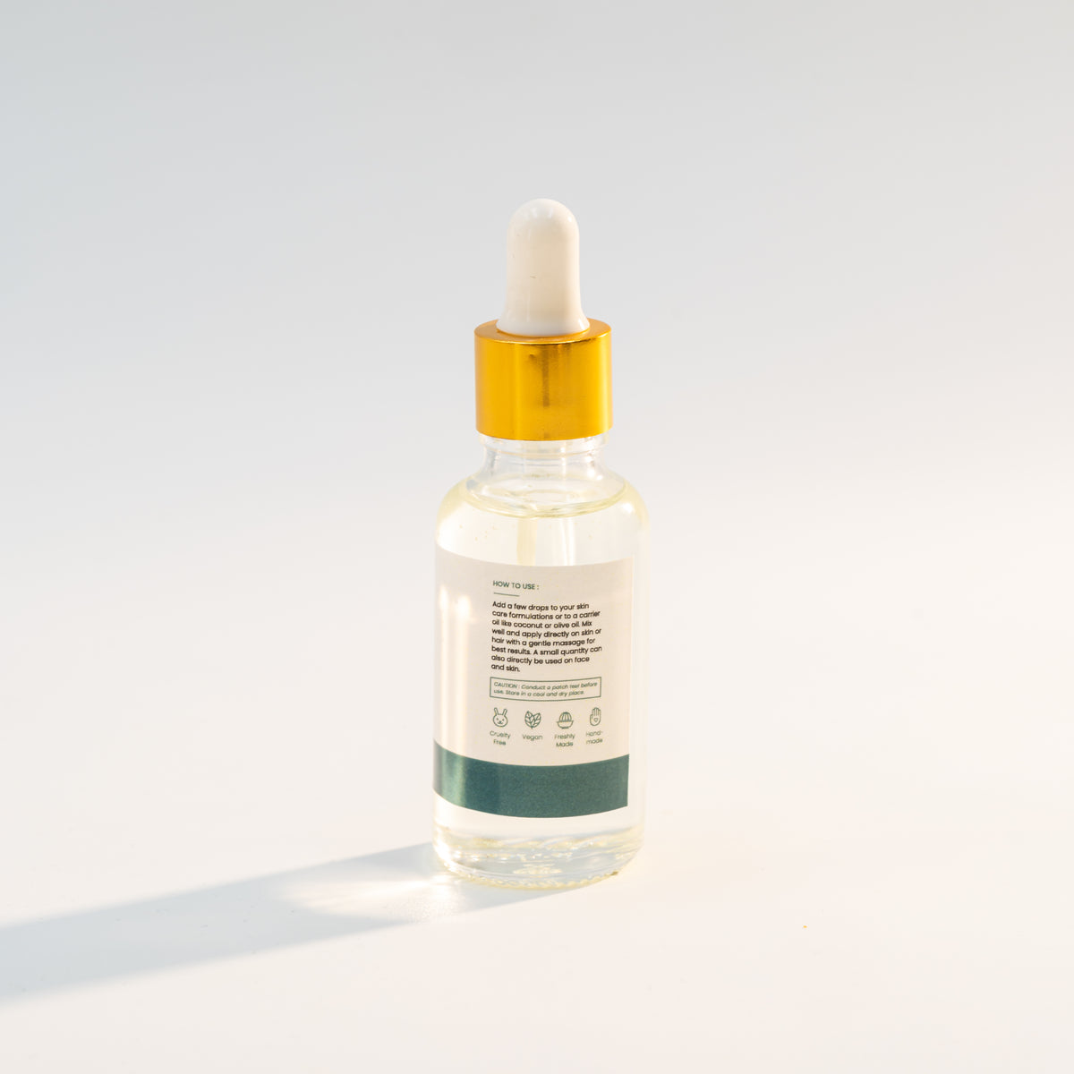 For a smooth and glowing appearance, use Linen Water Vitamin E Serum, which deeply nourishes skin, improves hydration, and brings back its natural glow.